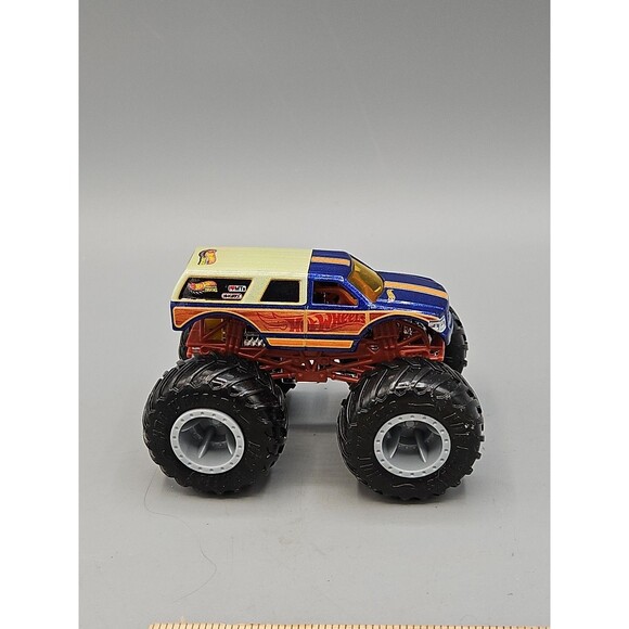 Hot Wheels Town Hauler Monster Trucks 1:64 - Picture 1 of 7